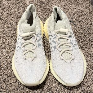 Stylish Knit Sneakers in Cream and Gray